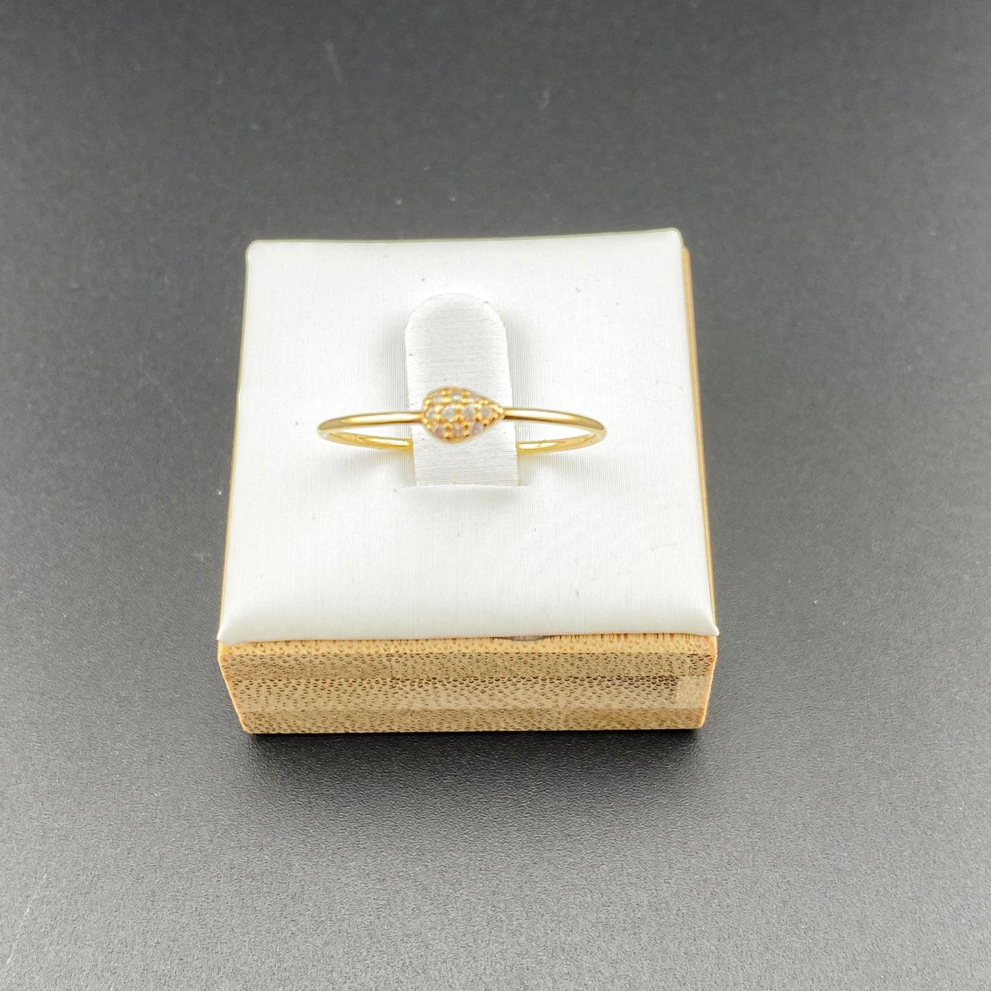 Zirconia Setting Side Drop Delicate Ring