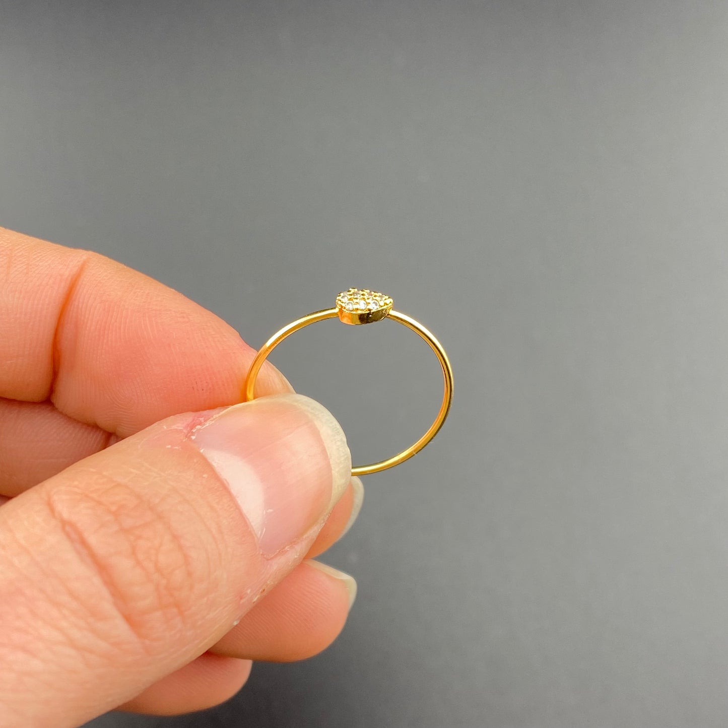Zirconia Setting Side Drop Delicate Ring