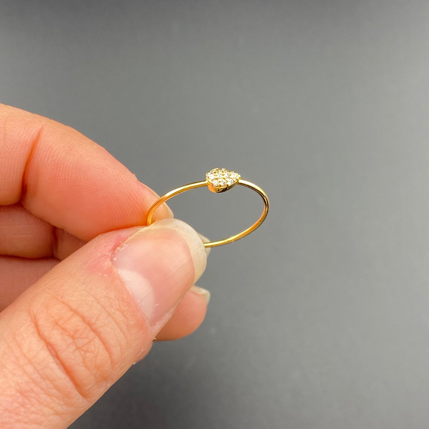Zirconia Setting Side Drop Delicate Ring