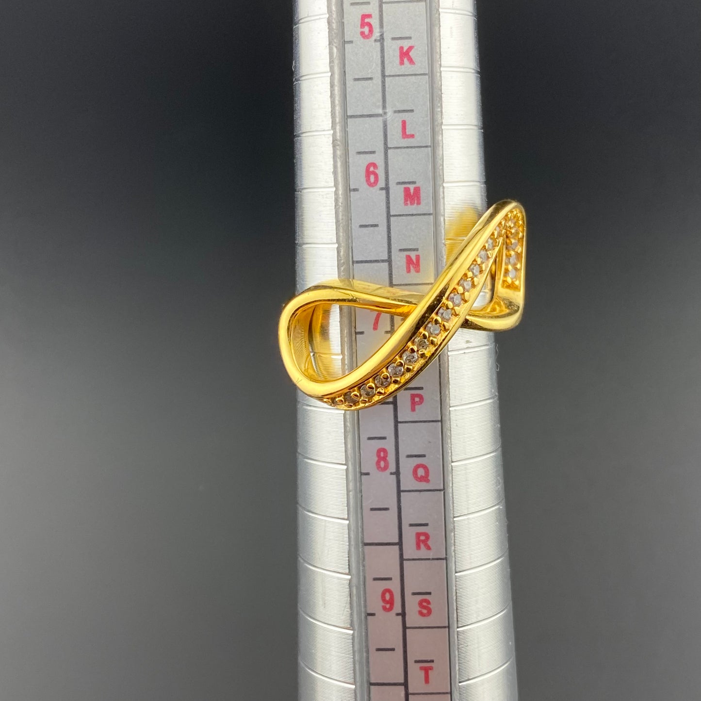 Big Continuum Infinite Ring