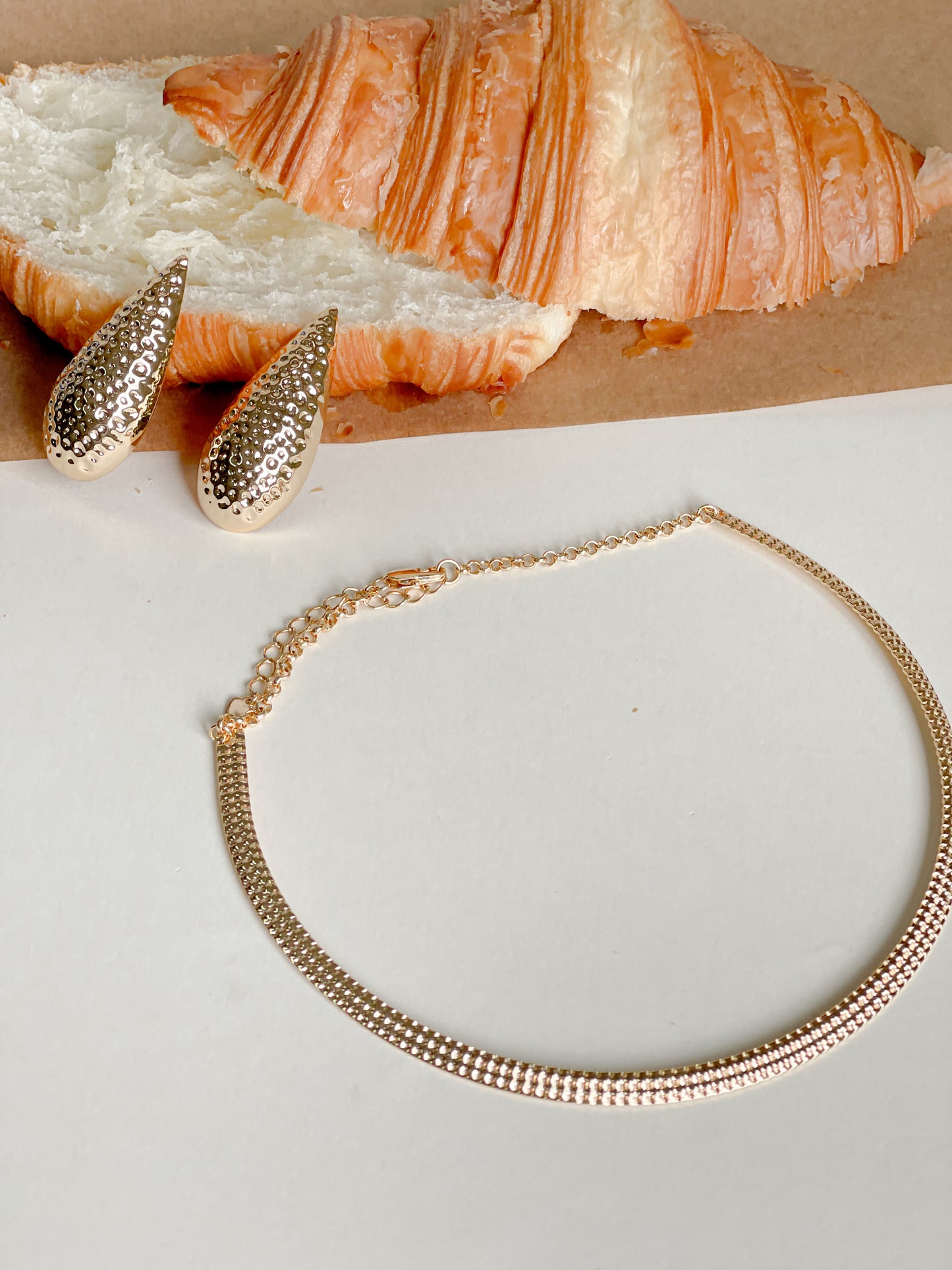Dented Choker