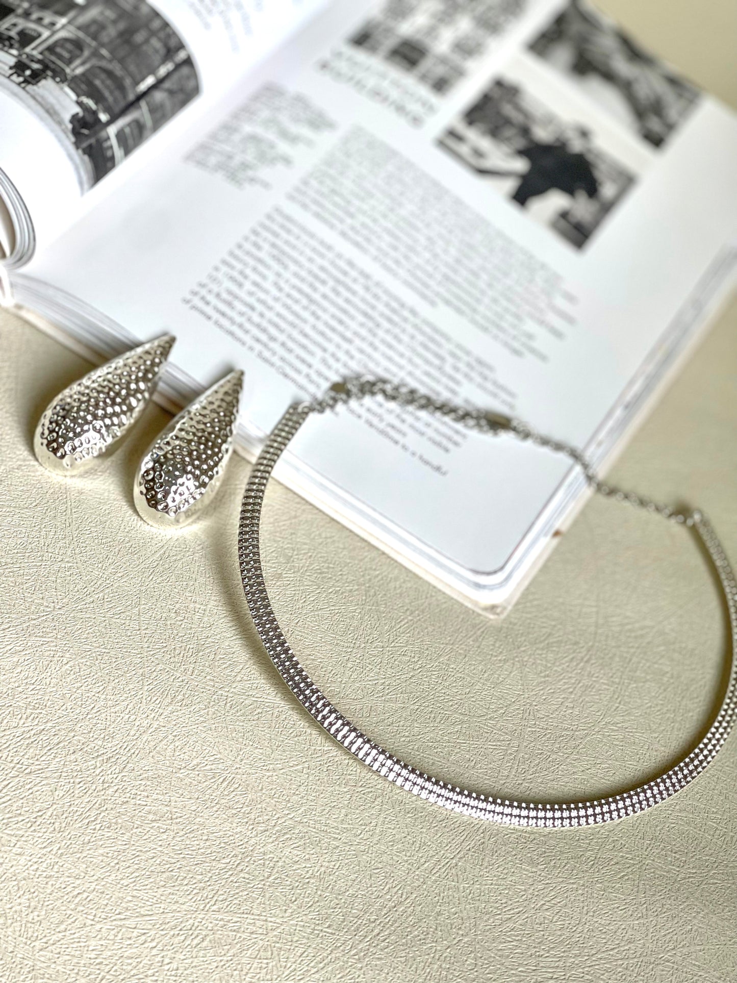 Dented Choker