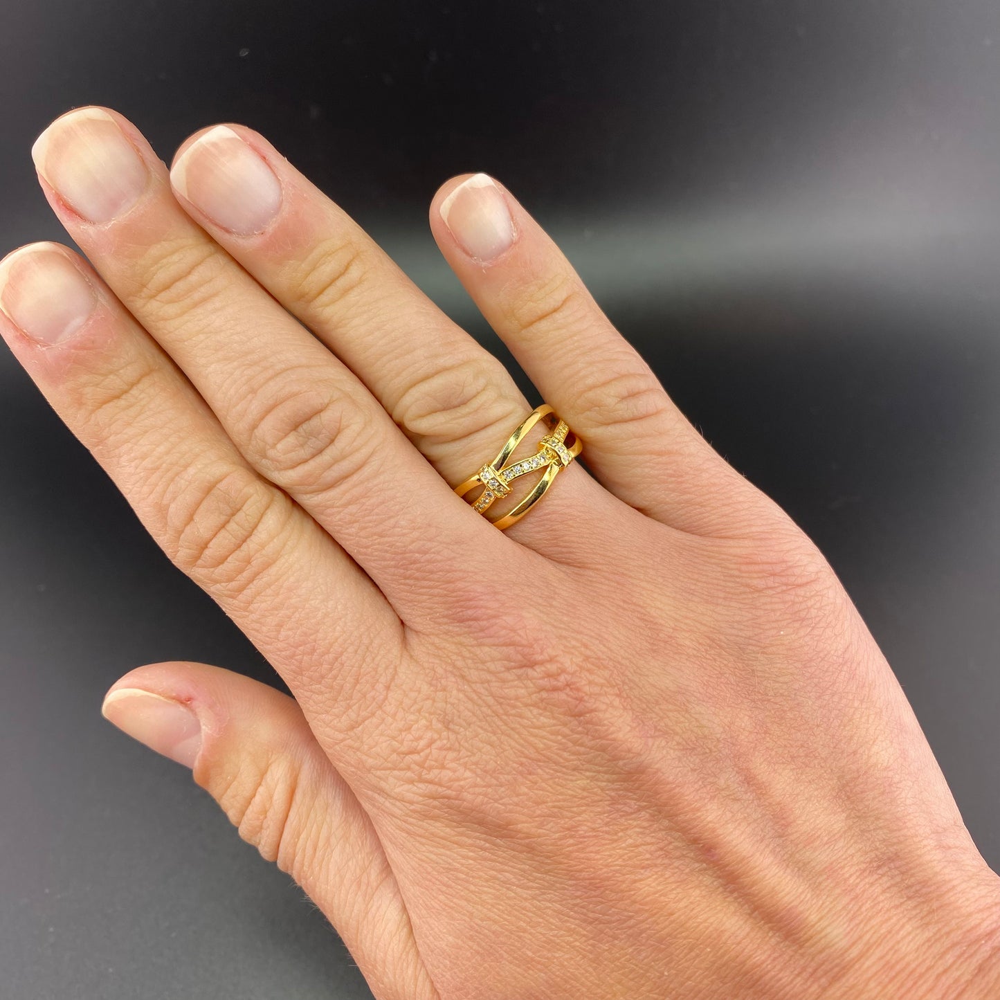 Wavy Knotted Bands