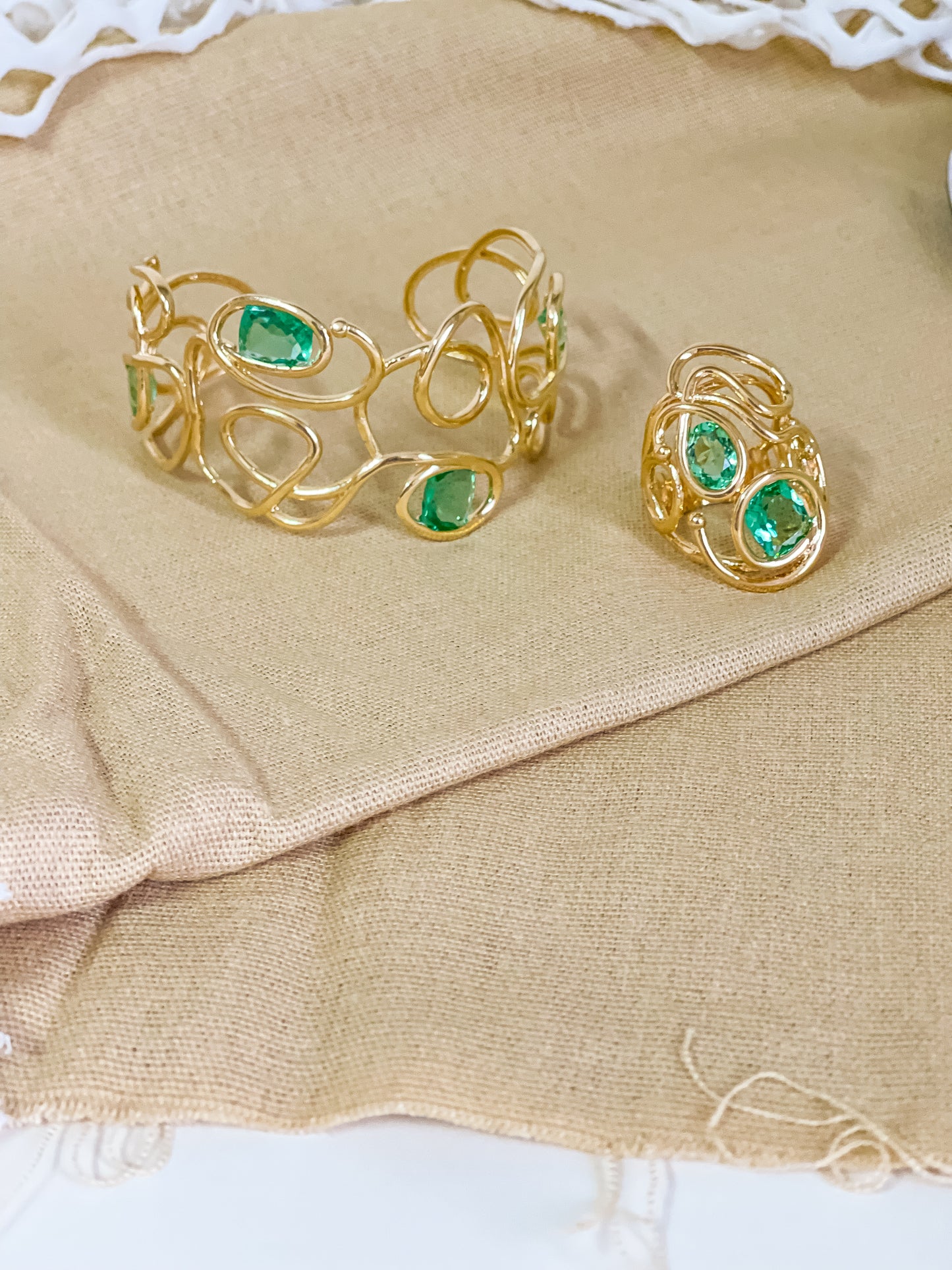 Organic Loop Ring