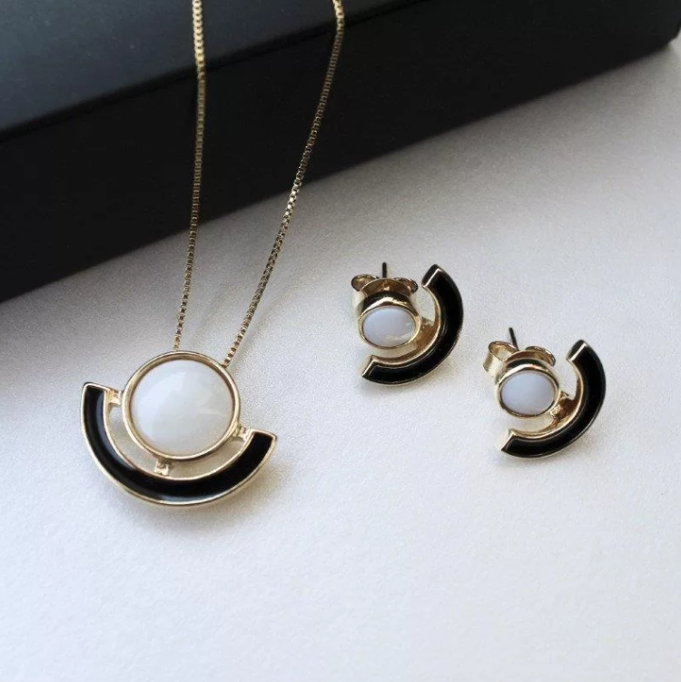 Half Target Necklace